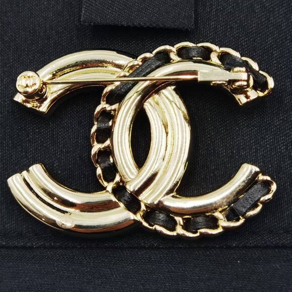 ✨✨CHANEL BROOCH - Picture 2 of 5